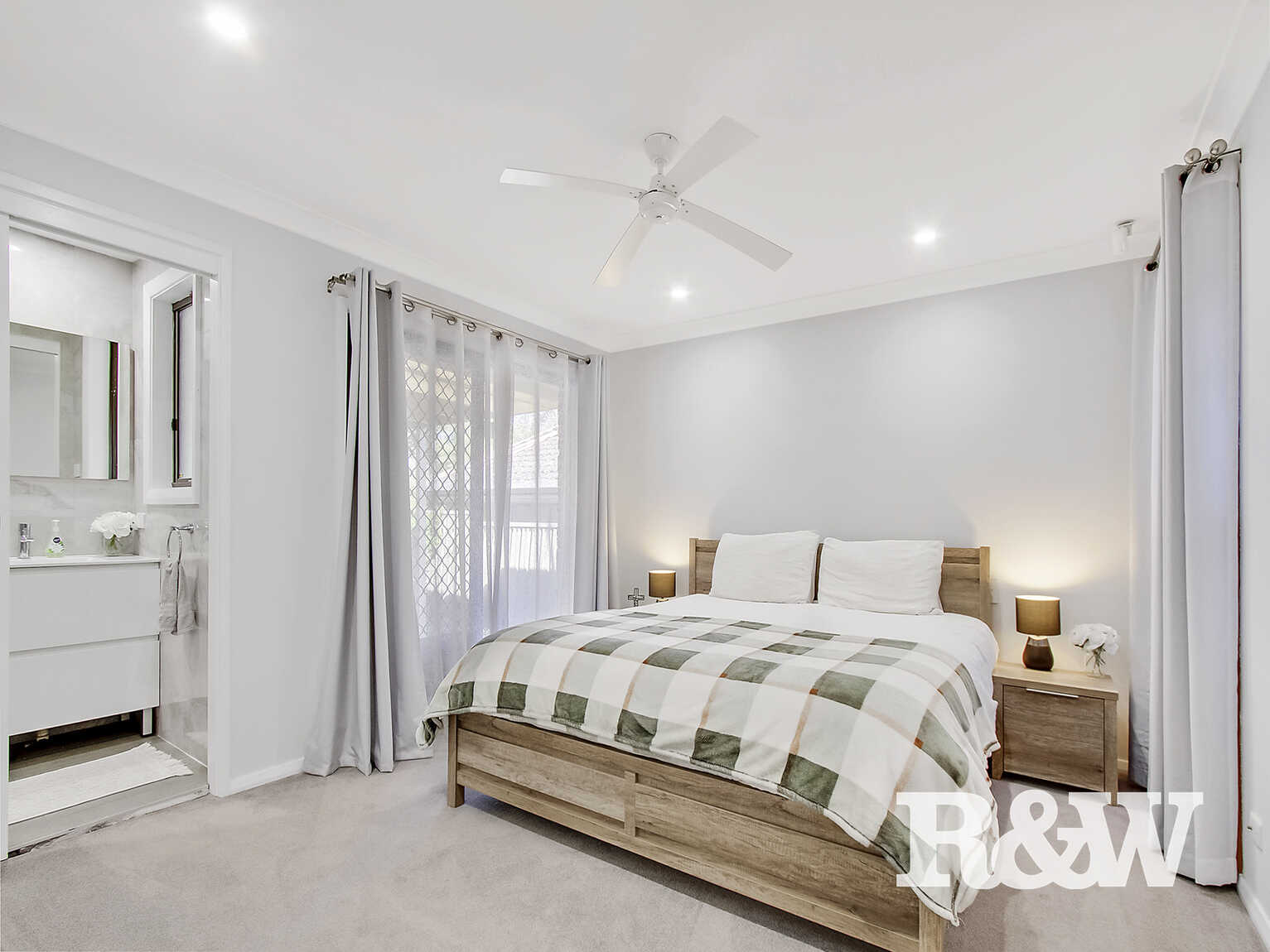 6 Ashford Grove St Clair