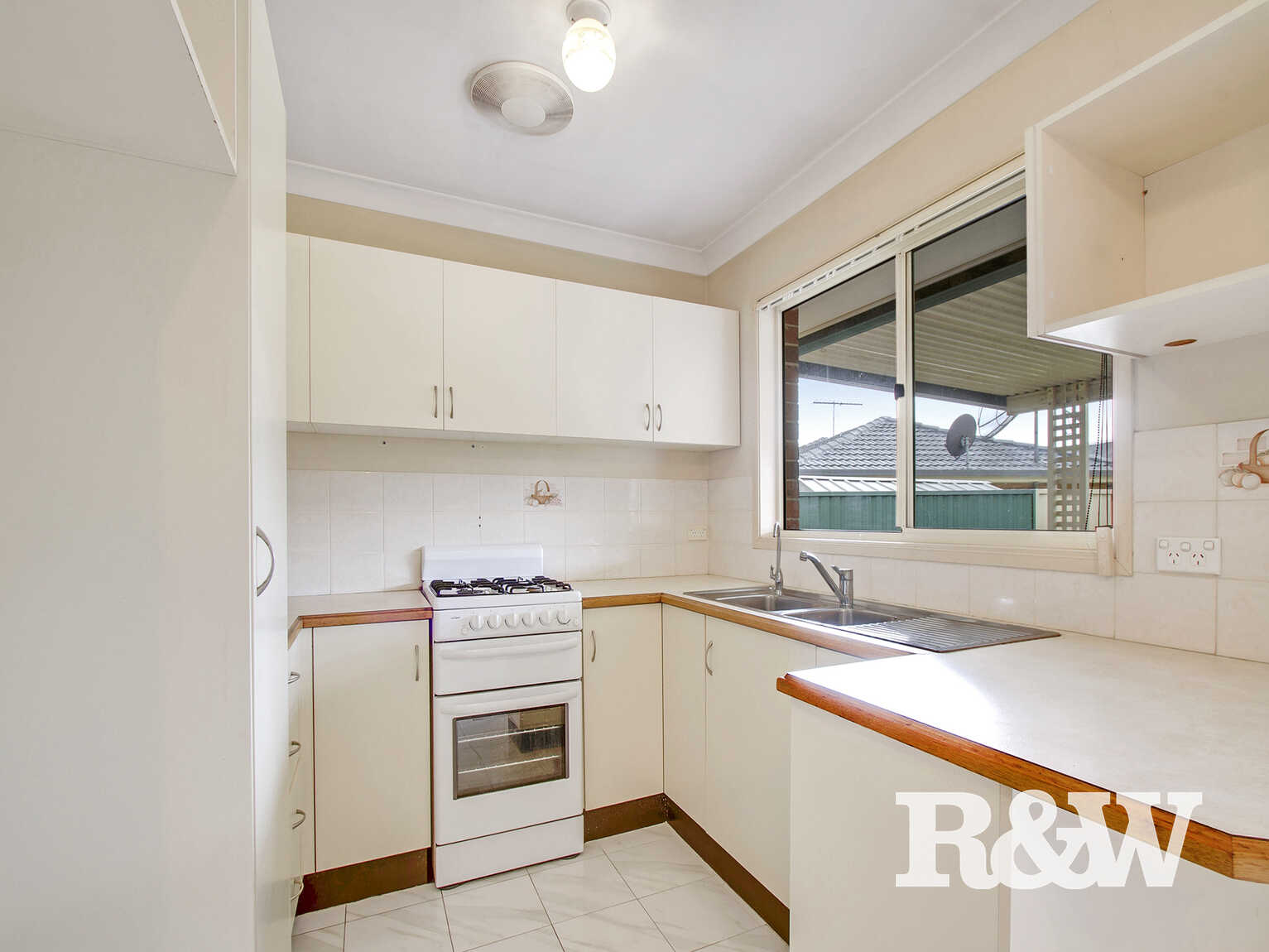 20 Martin Grove Colyton