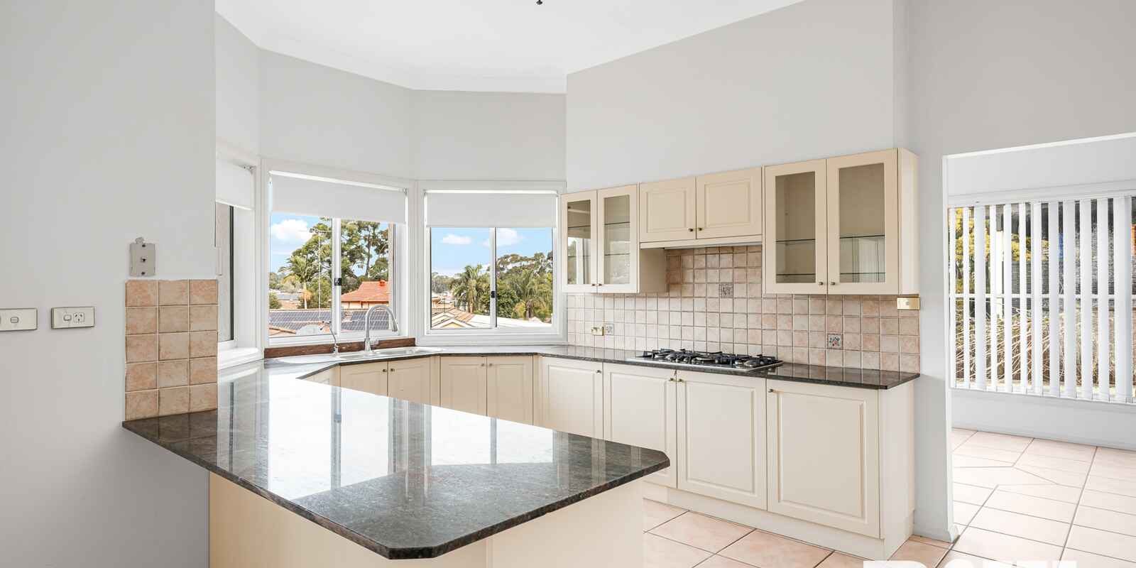 27 Explorers Way St Clair 27 Explorers Way St Clair
