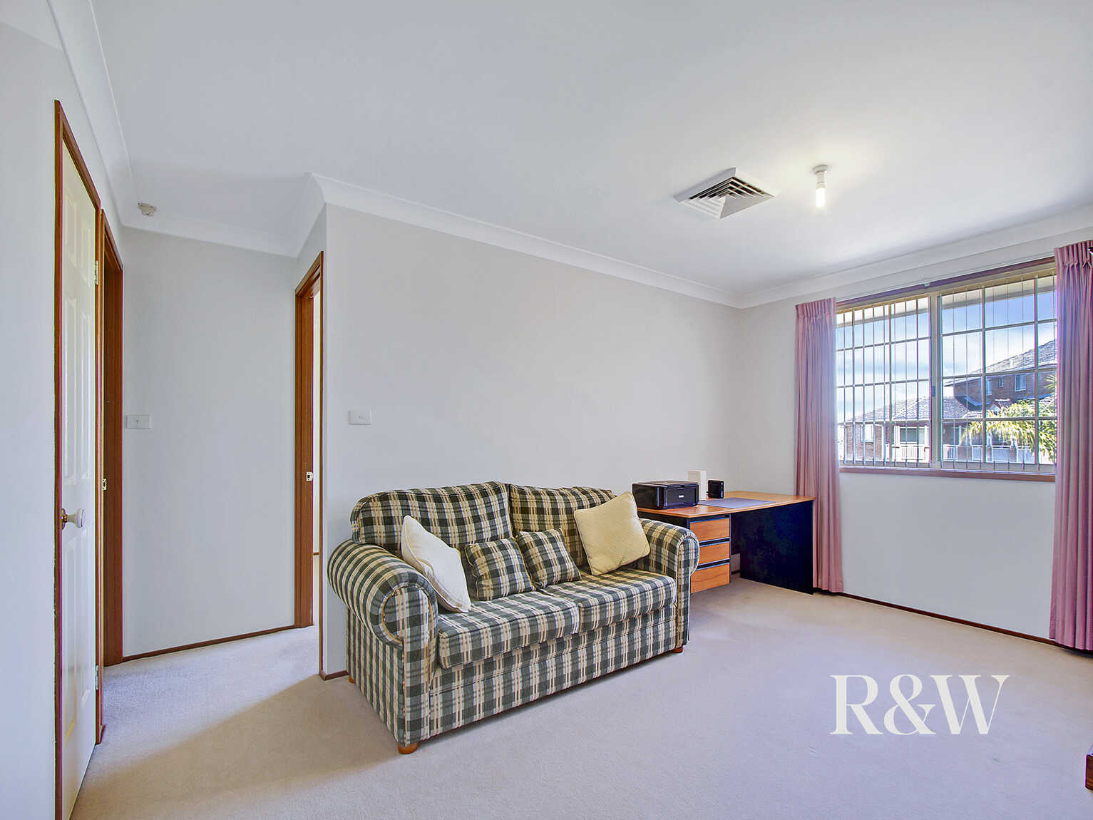 10 Leicester Way St Clair 10 Leicester Way St Clair