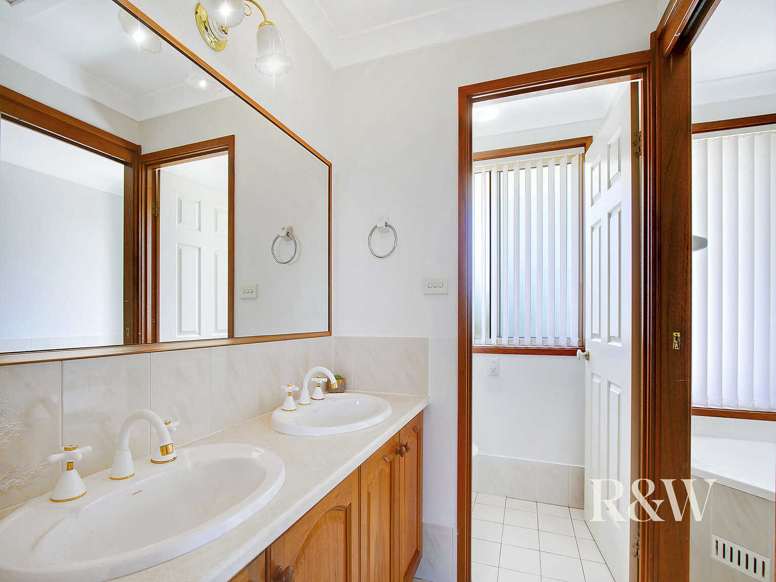 10 Leicester Way St Clair 10 Leicester Way St Clair
