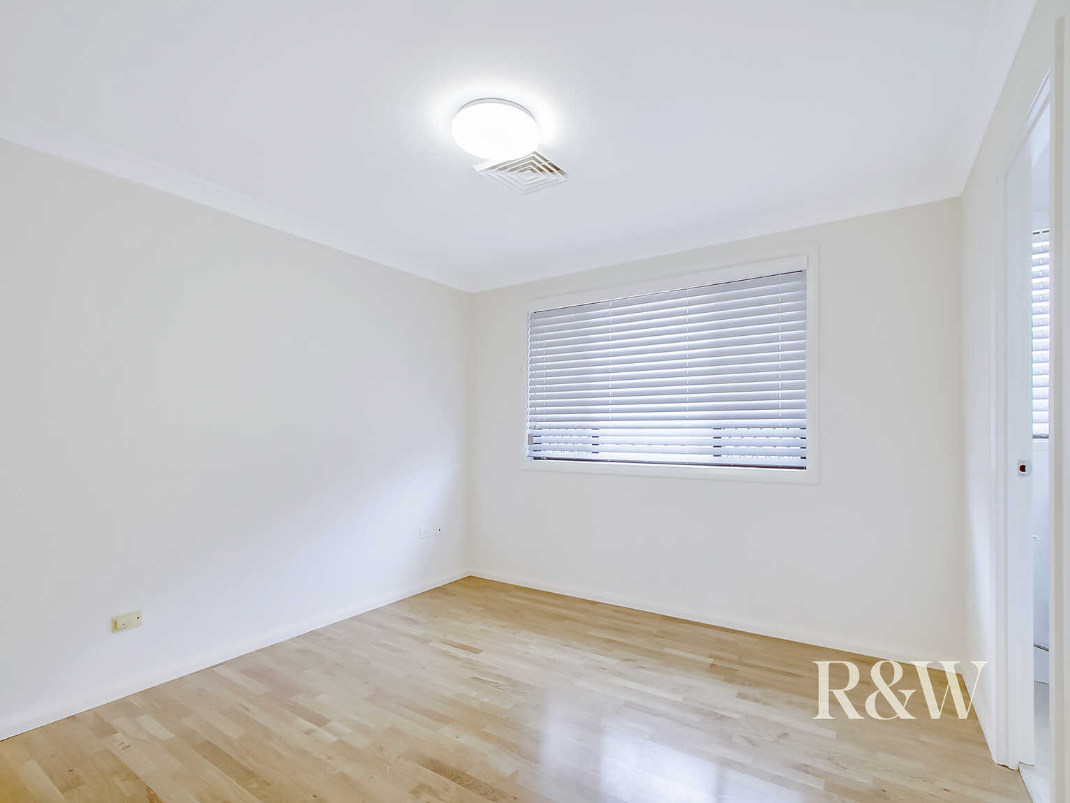 57 Pine Creek Circuit St Clair