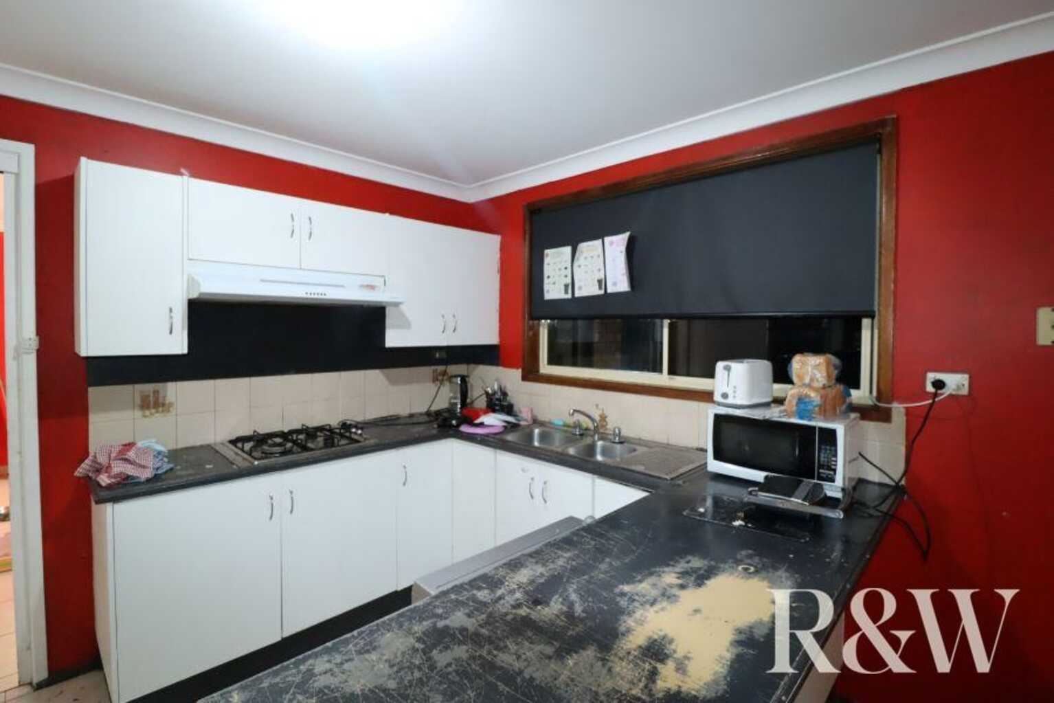 99 Explorers Way St Clair