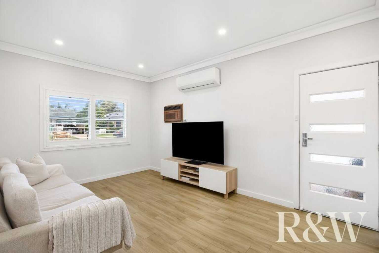 16 Dan Crescent Colyton