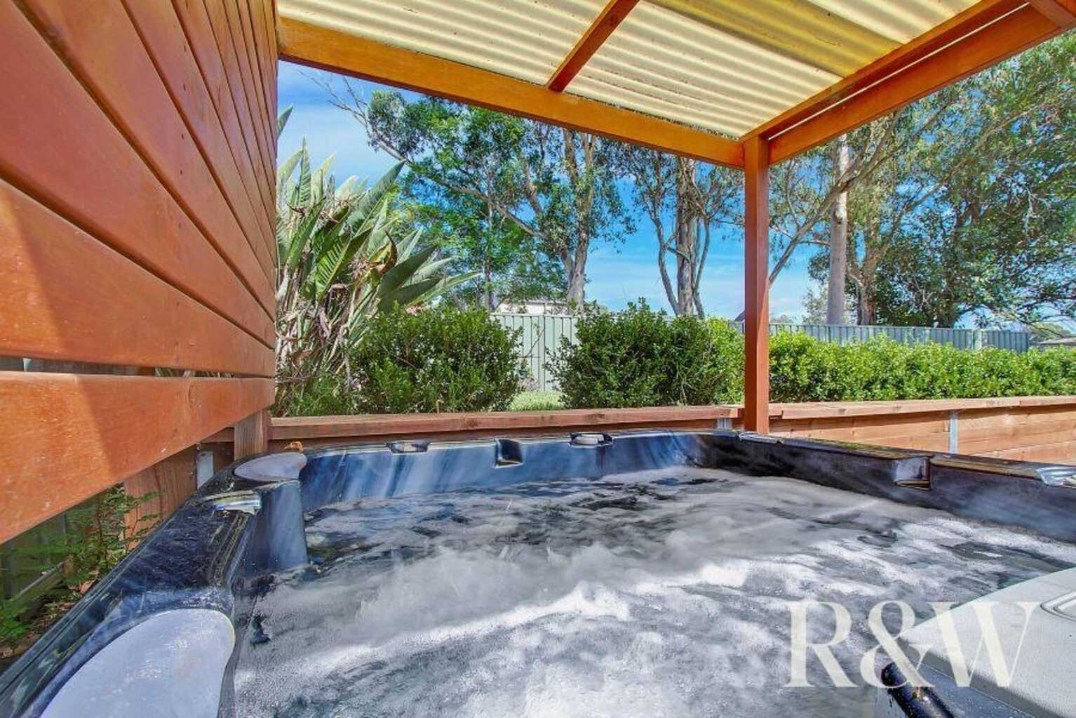 68 Windrush Circuit St Clair
