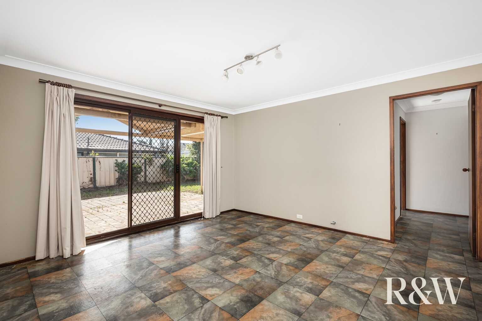 14 Hascombe Way St Clair