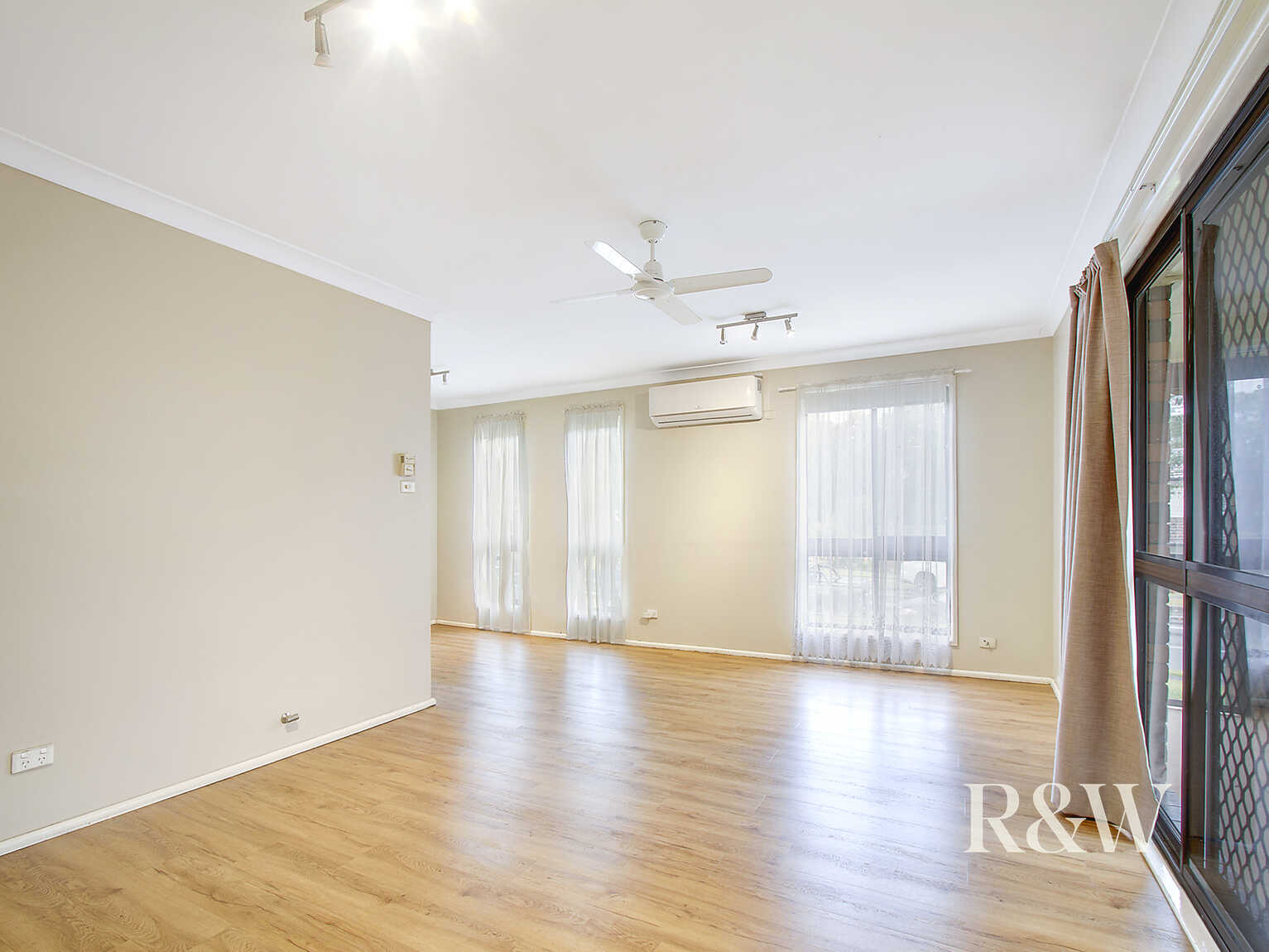 59 Banks Drive St Clair 59 Banks Drive St Clair