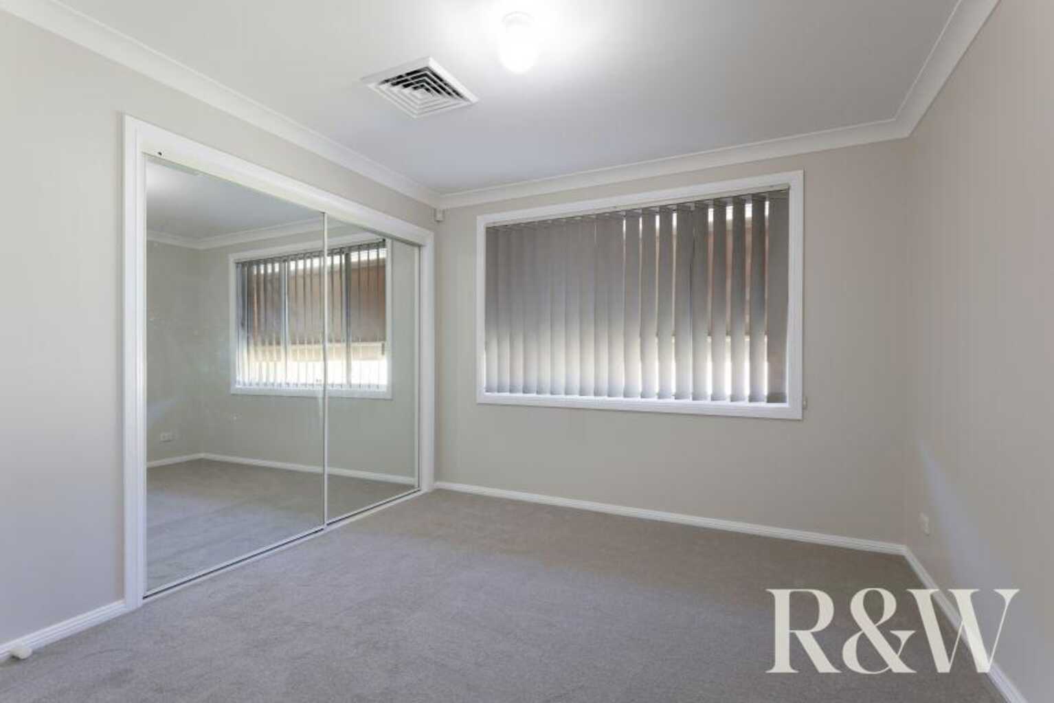 6 Shamrock Court St Clair