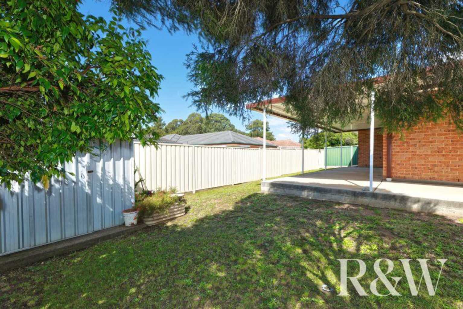 6 Shamrock Court St Clair