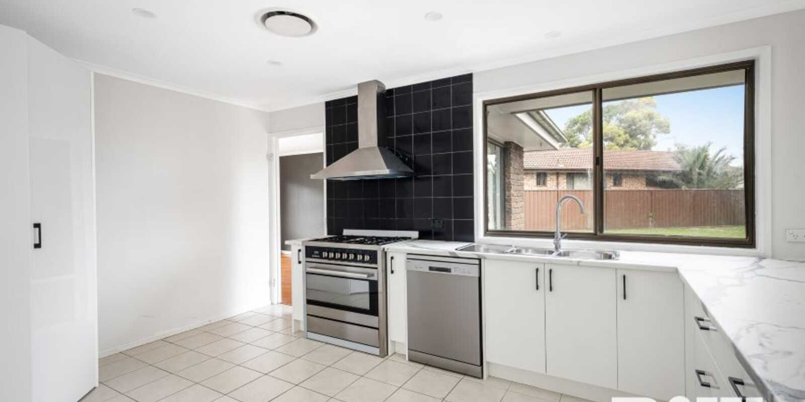 4 Galah Close St Clair