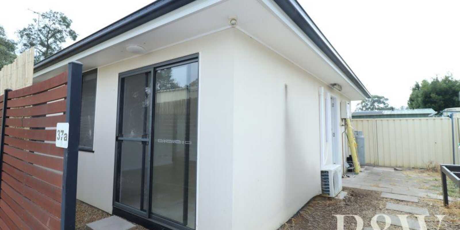 37A Madison Circuit St Clair