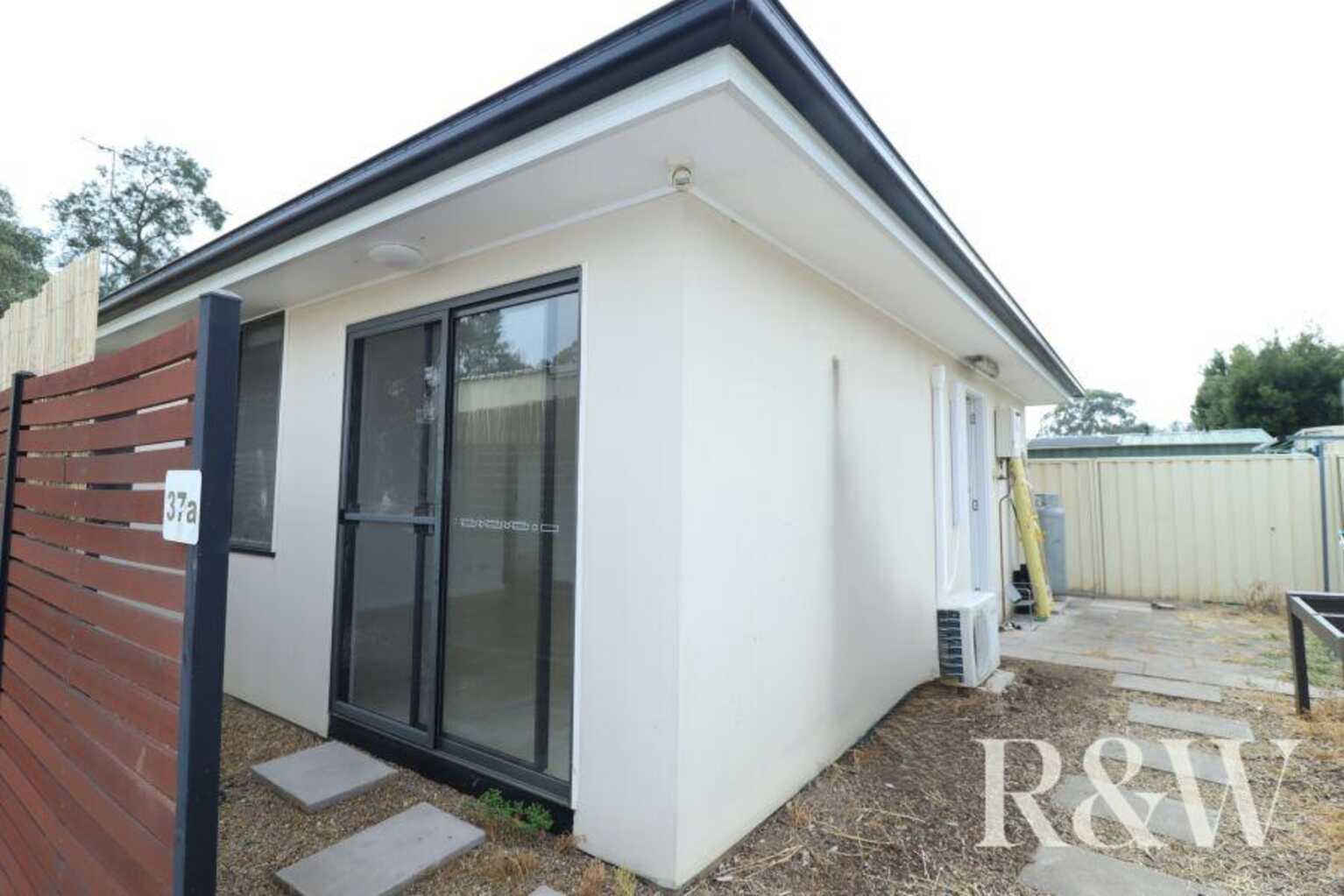 37A Madison Circuit St Clair