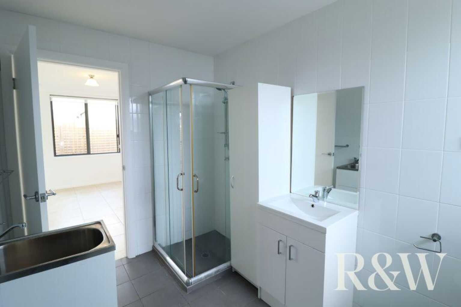 37A Madison Circuit St Clair