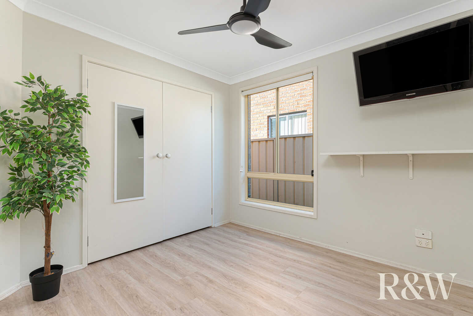 1/6 Brisbane Street Oxley Park