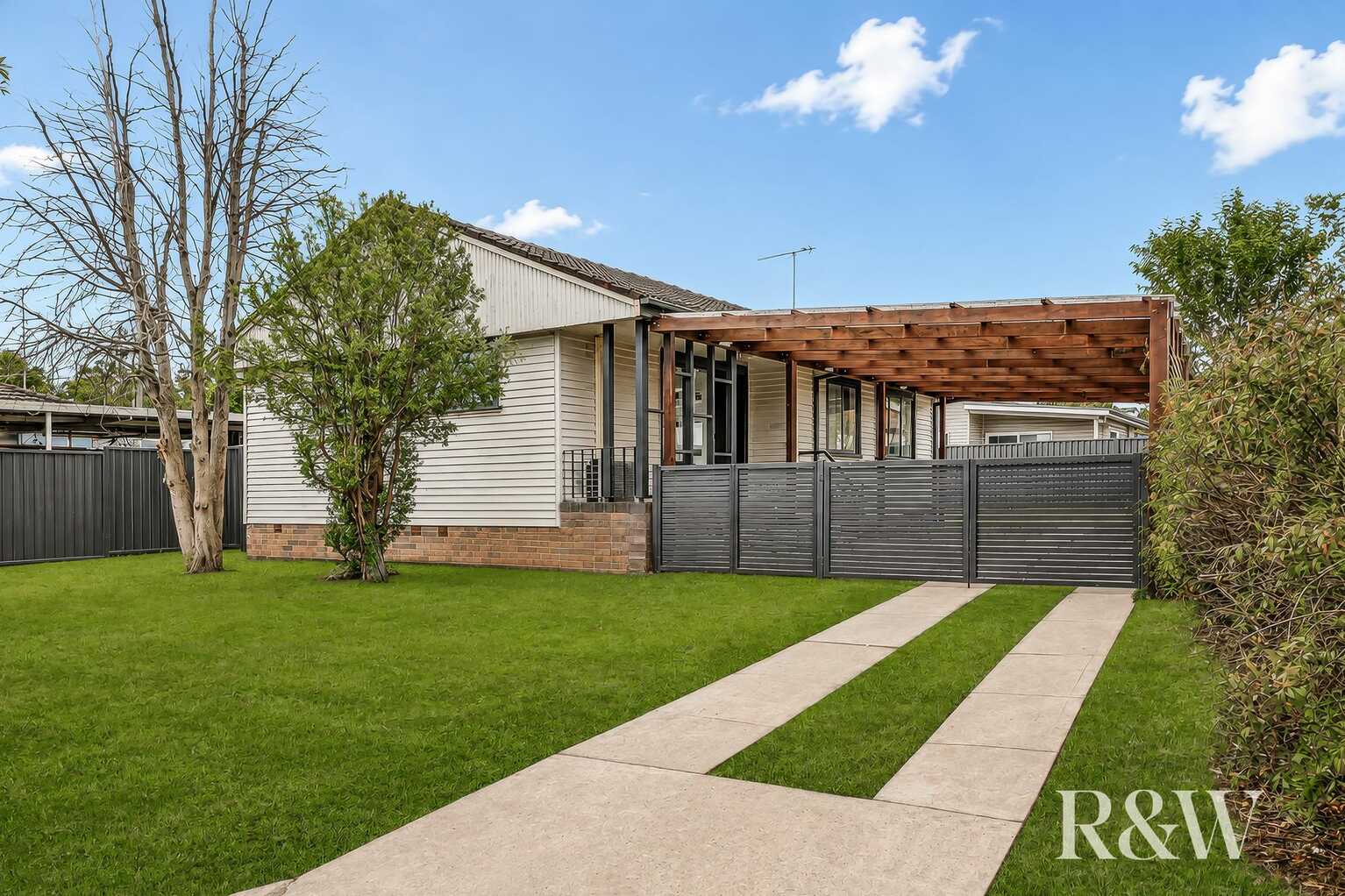 27 & 27A Ellsworth Drive Tregear 27 & 27A Ellsworth Drive Tregear