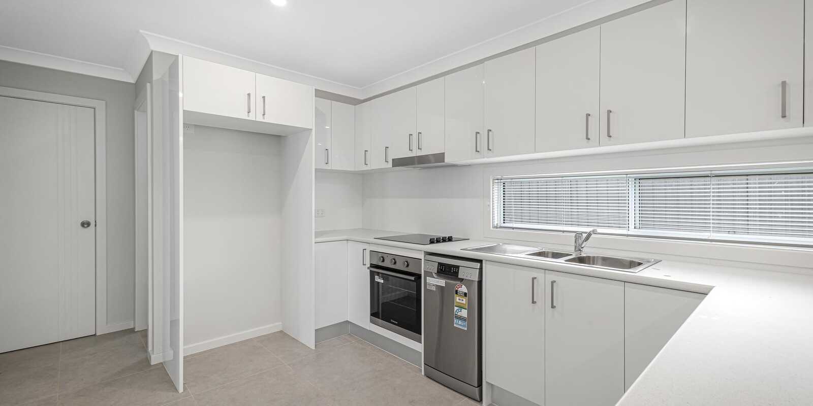 27 & 27A Ellsworth Drive Tregear 27 & 27A Ellsworth Drive Tregear