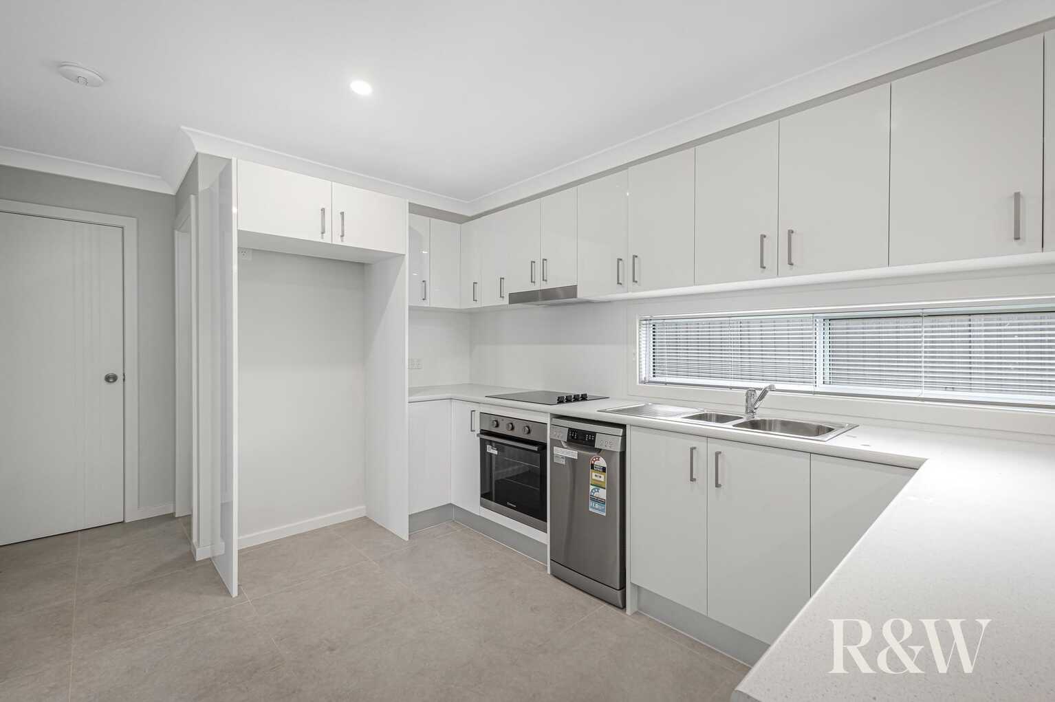 27 & 27A Ellsworth Drive Tregear 27 & 27A Ellsworth Drive Tregear
