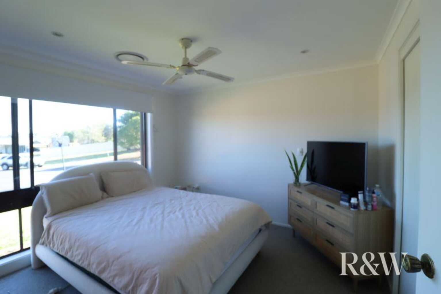7 Eucumbene Place St Clair