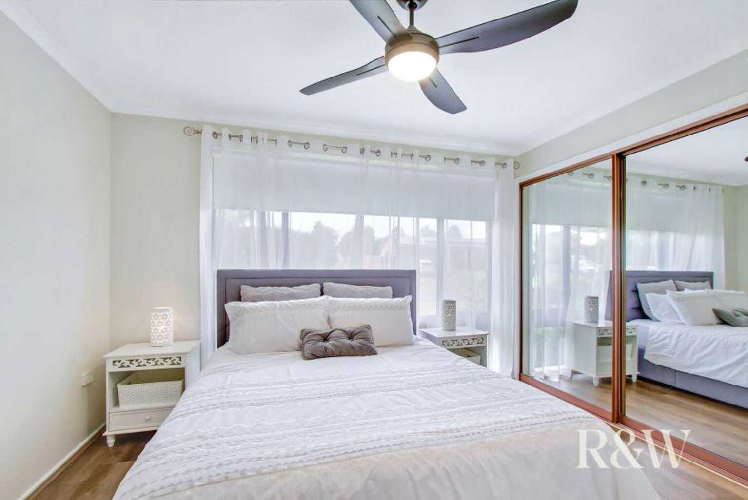 4 Como Close St Clair