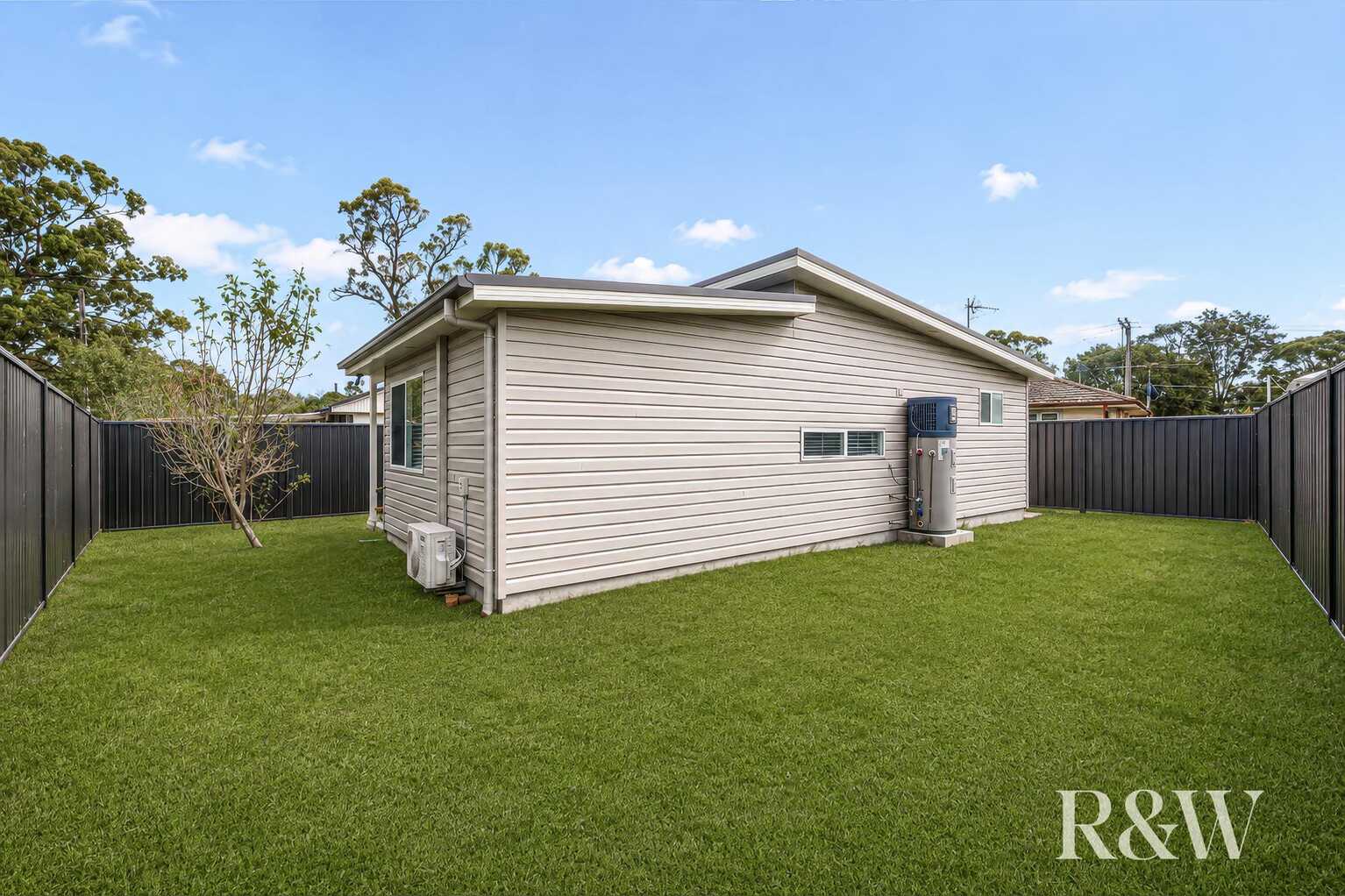 27 & 27A Ellsworth Drive Tregear