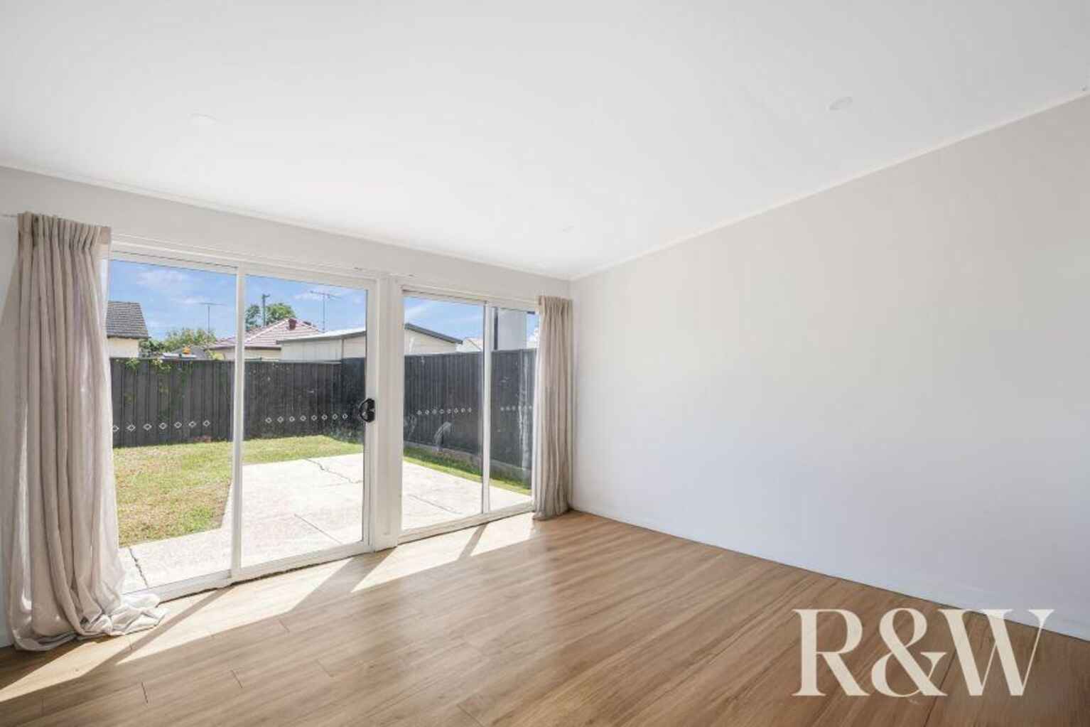 16 Dan Crescent Colyton