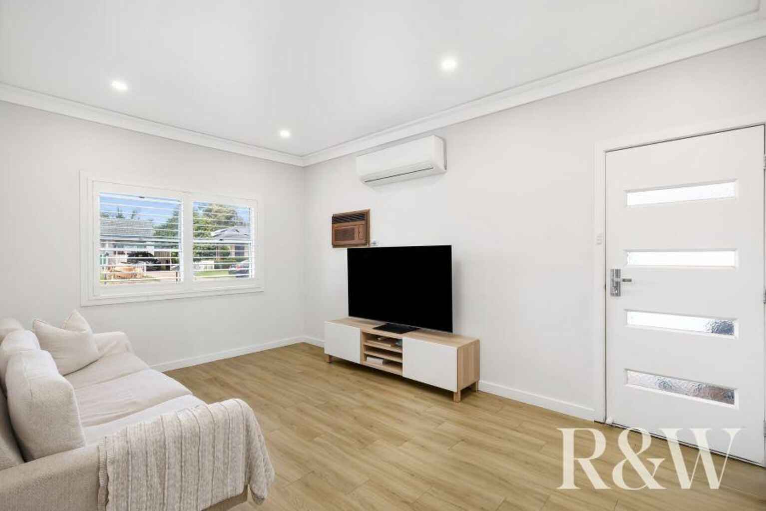 16 Dan Crescent Colyton