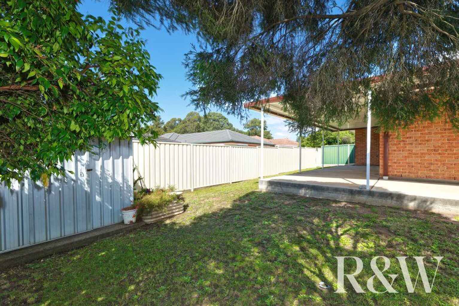 6 Shamrock Court St Clair
