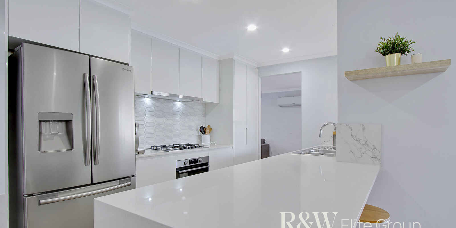 4 Como Close St Clair
