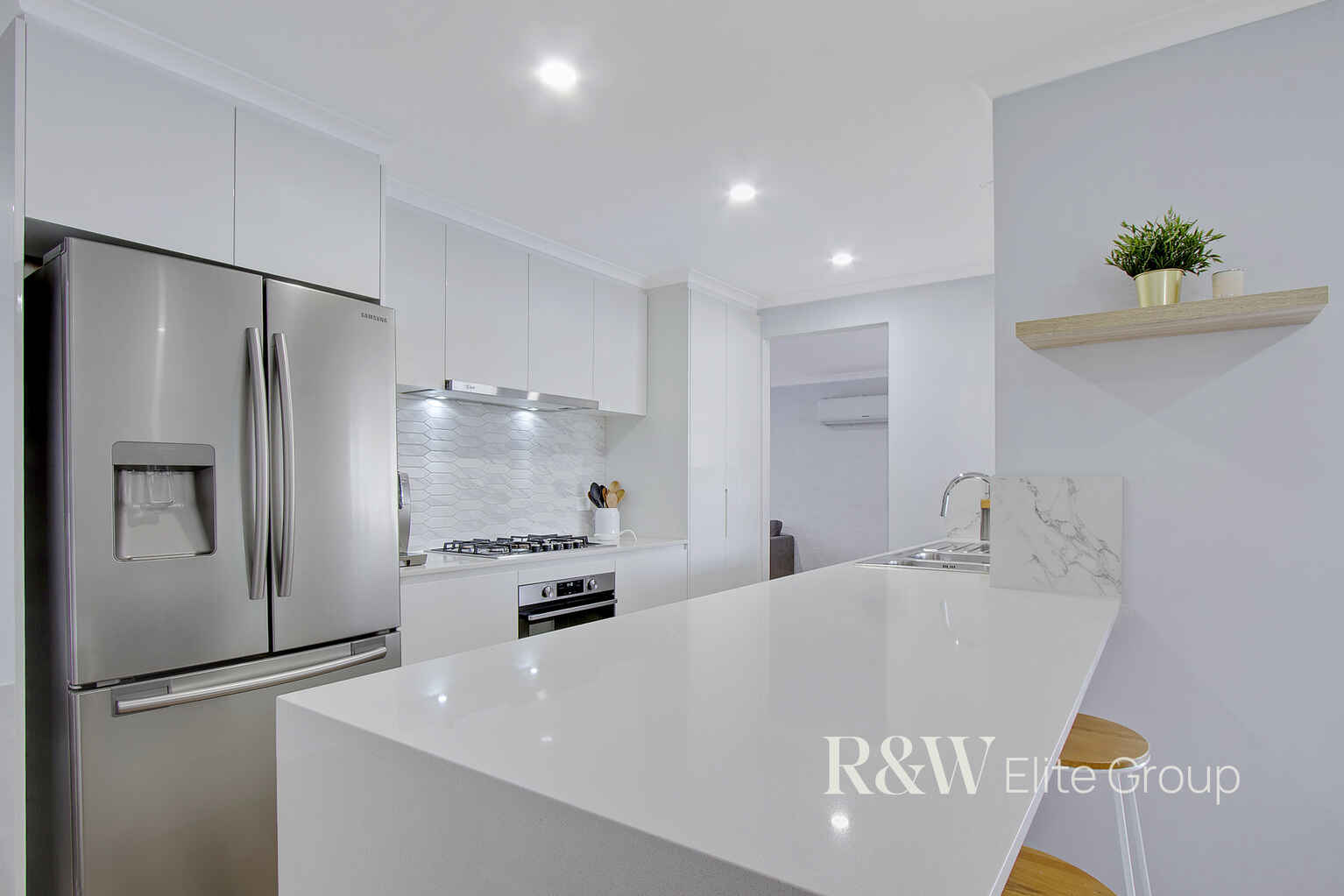 4 Como Close St Clair