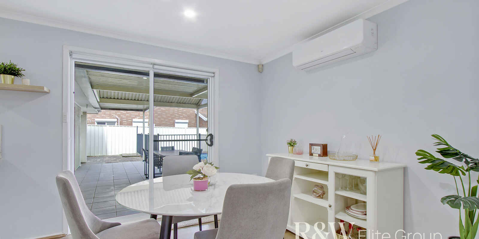4 Como Close St Clair