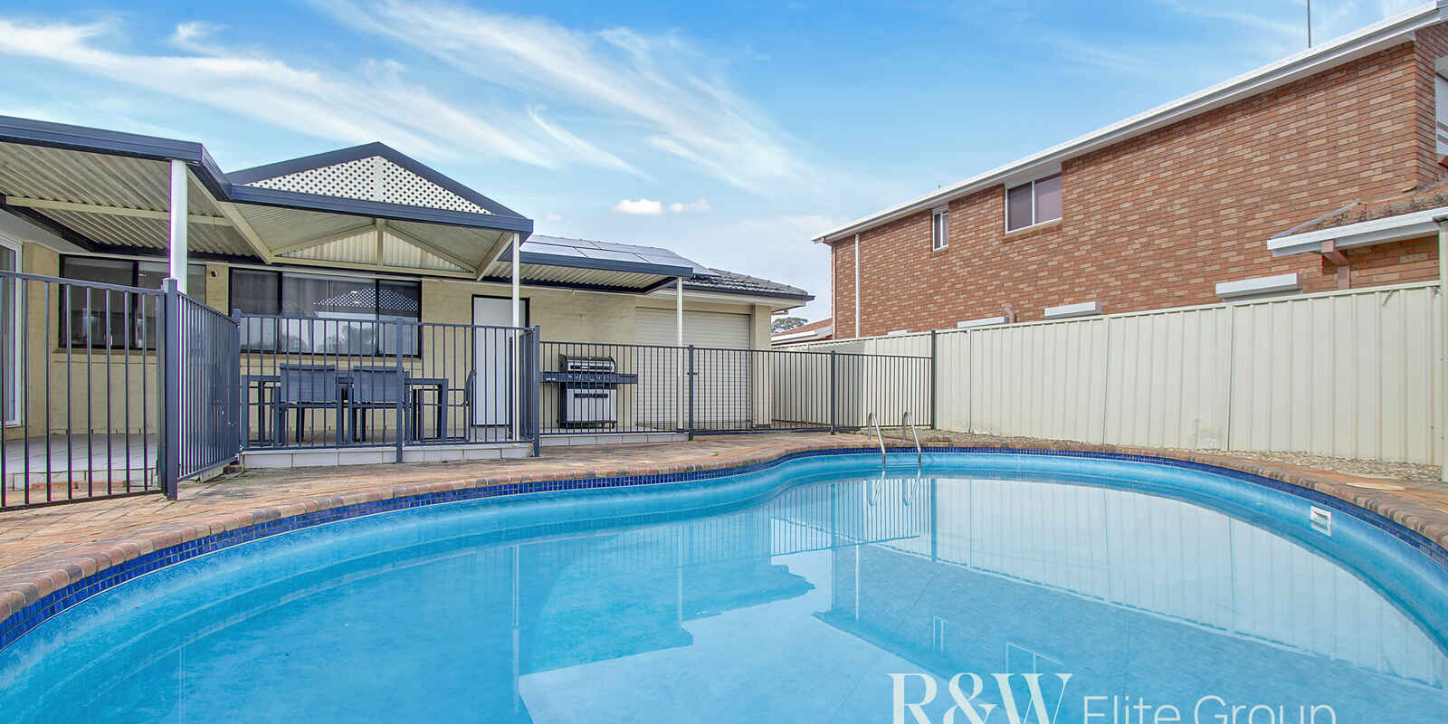 4 Como Close St Clair