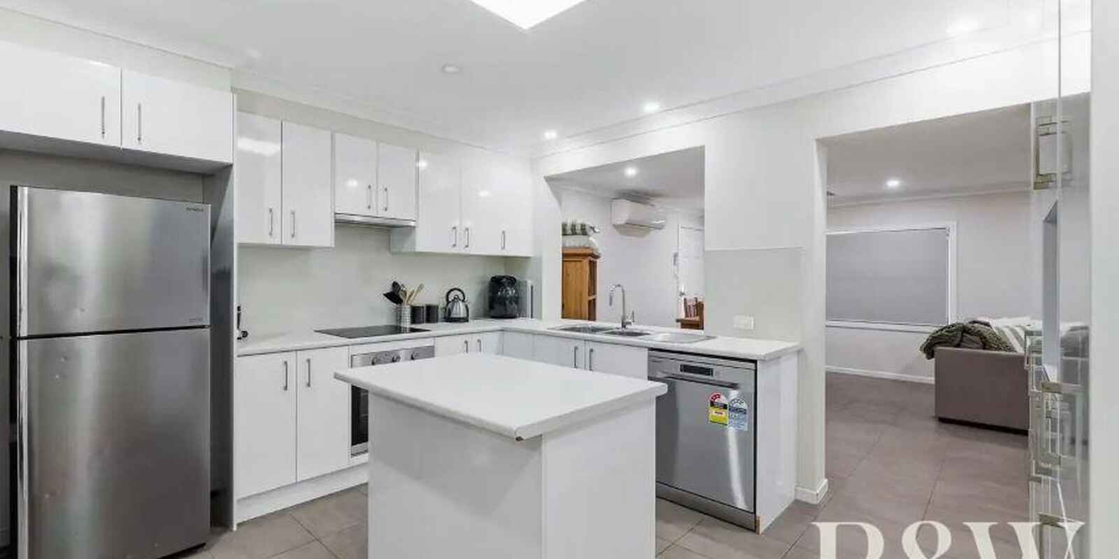 27 Grevillea Drive St Clair