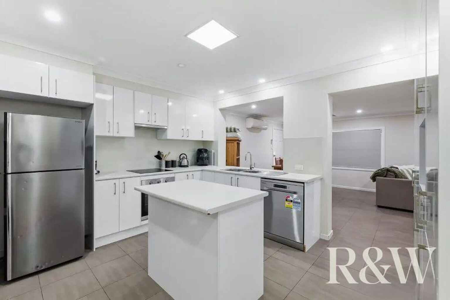 27 Grevillea Drive St Clair