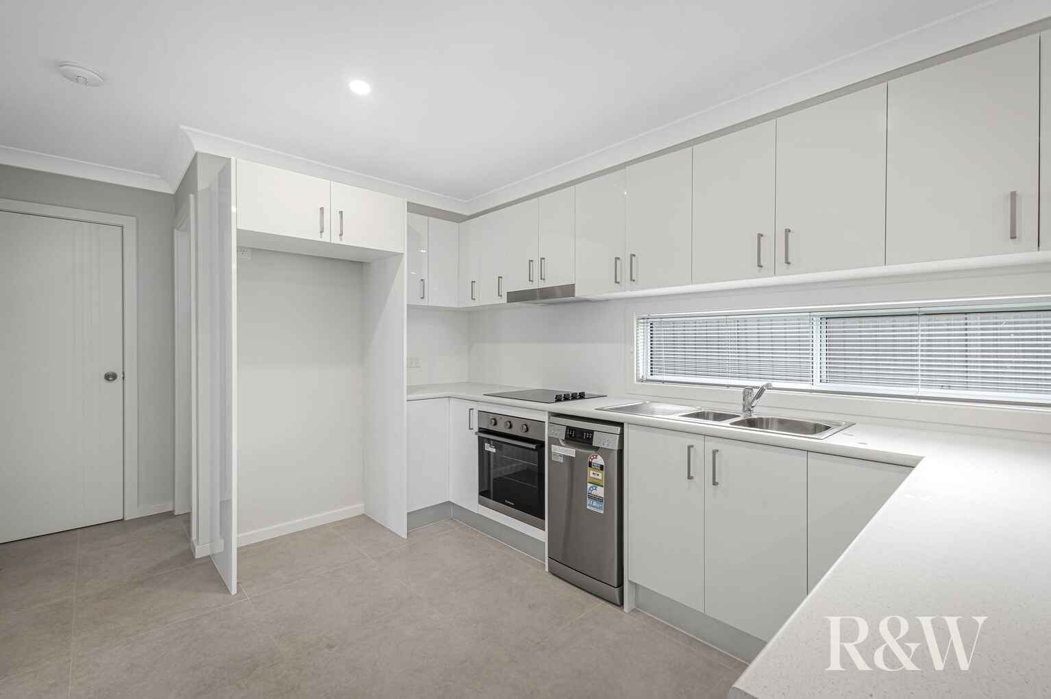 27 & 27A Ellsworth Drive Tregear 27 & 27A Ellsworth Drive Tregear