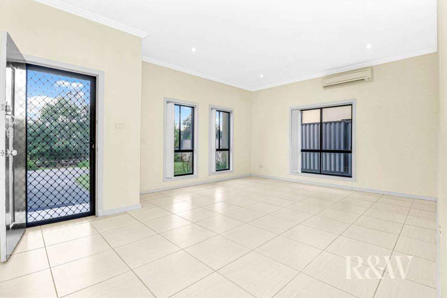 2/111 Melbourne Street Oxley Park