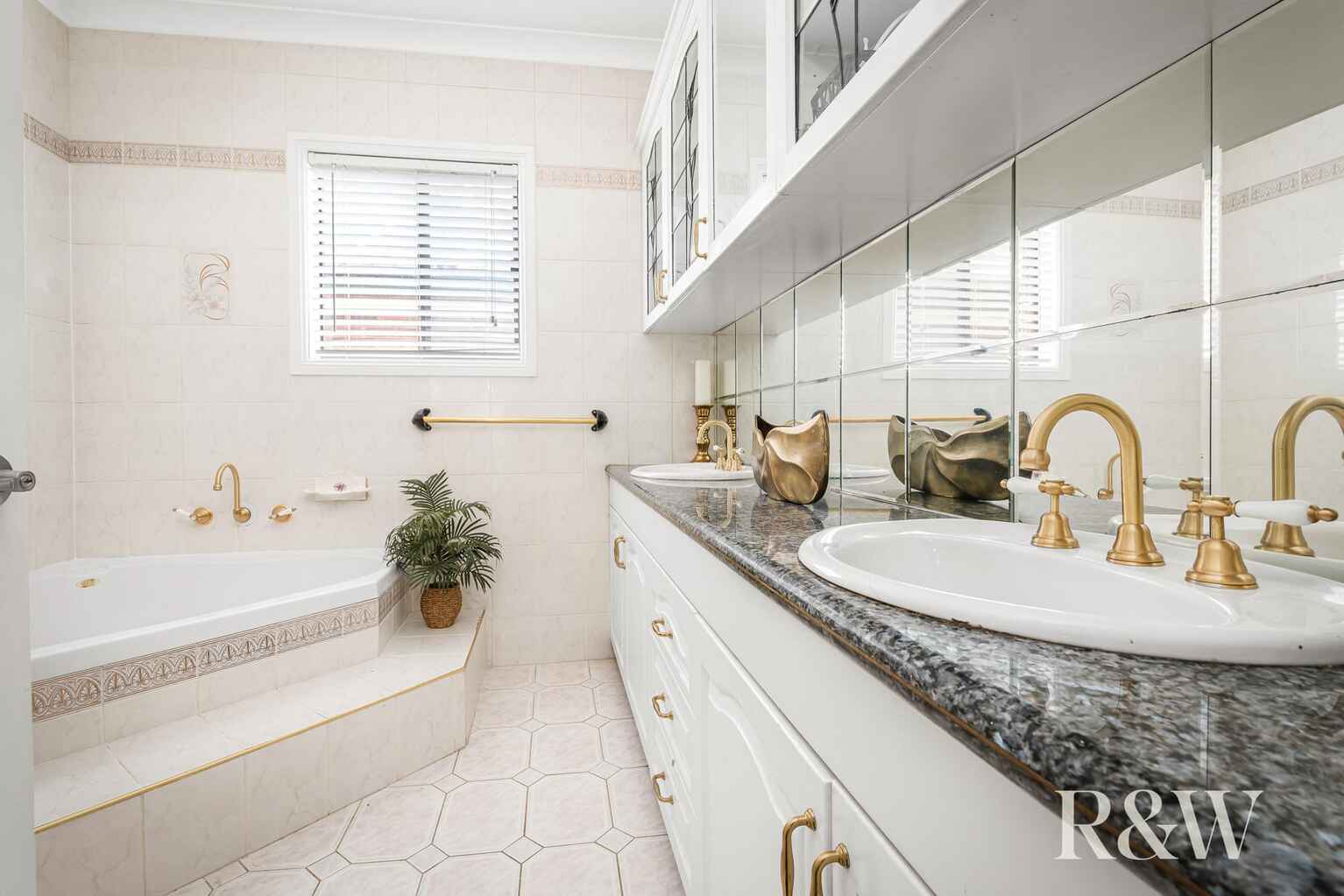 4 Nalong Street St Clair 4 Nalong Street St Clair