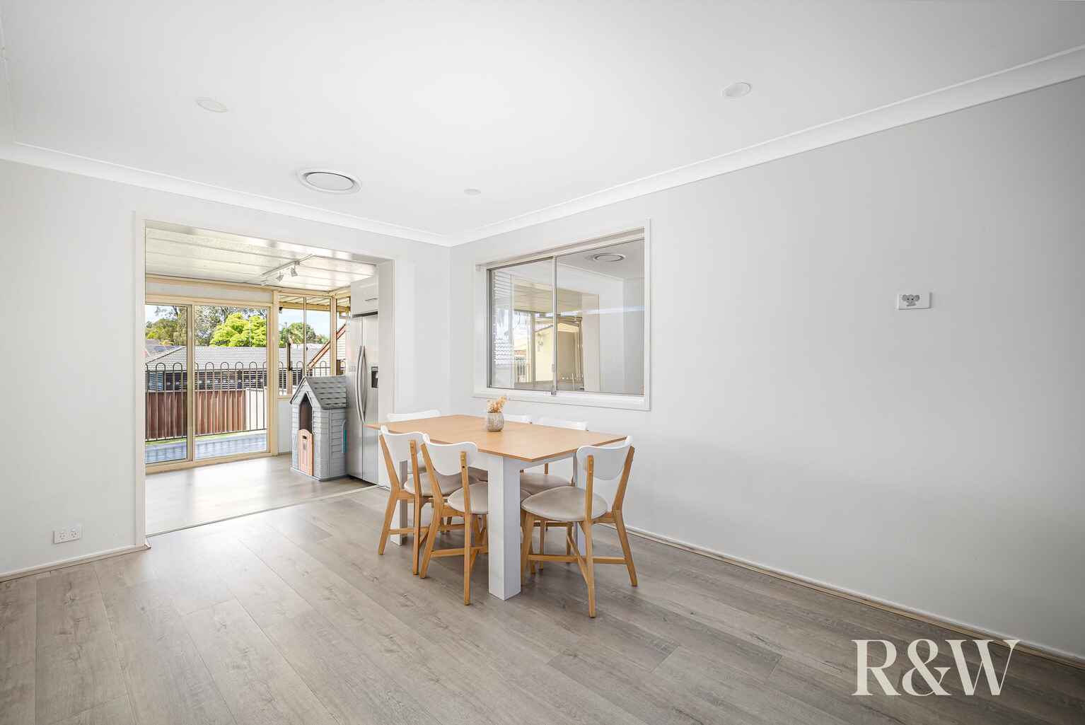 32 Endeavour Avenue St Clair 32 Endeavour Avenue St Clair