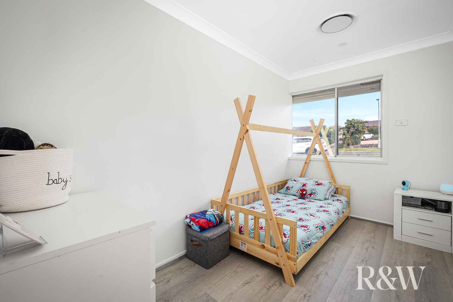32 Endeavour Avenue St Clair 32 Endeavour Avenue St Clair